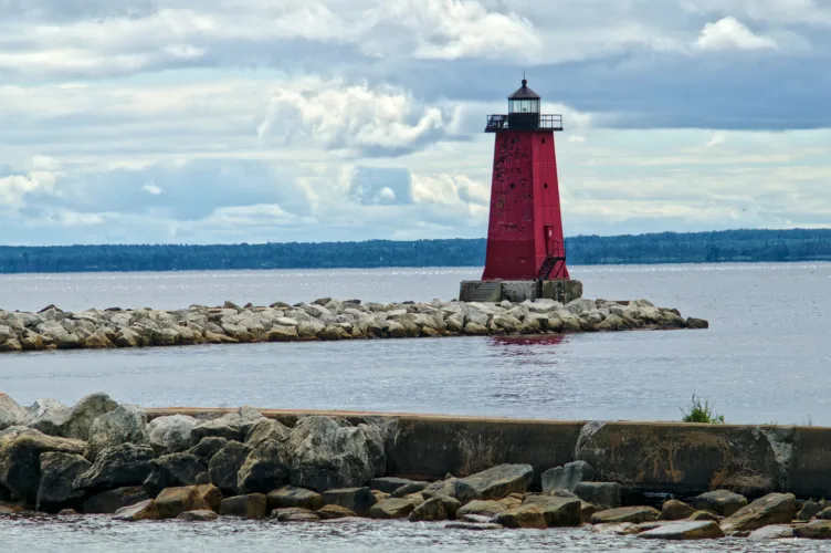 Manistique East Breakwater Lighthouse: The harbor’s watchful eye